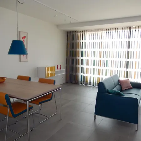 Boulevard Apartment *