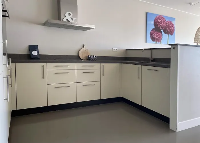 Boulevard Apartment *